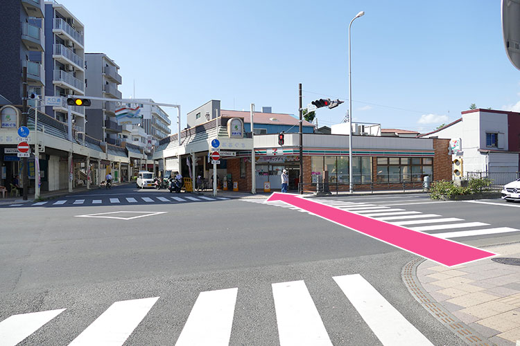 しばらく直進し、「大口1番街」商店街を抜けたら横断歩道を渡ります
